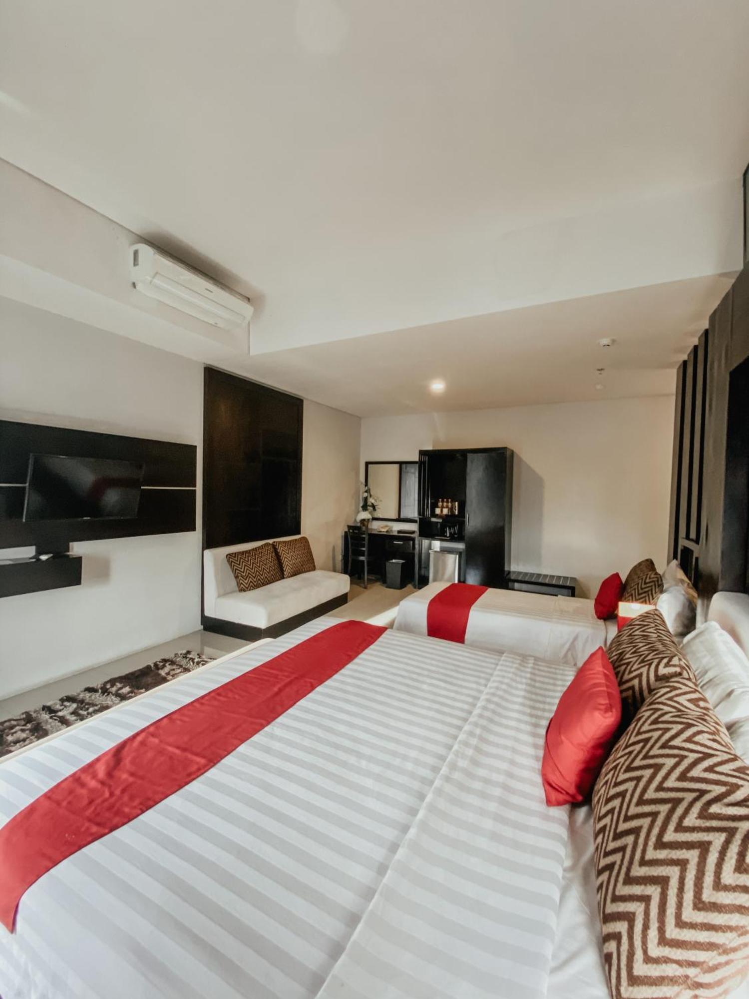 Prima Sr Hotel & Convention Yogyakarta Sleman  Exterior photo