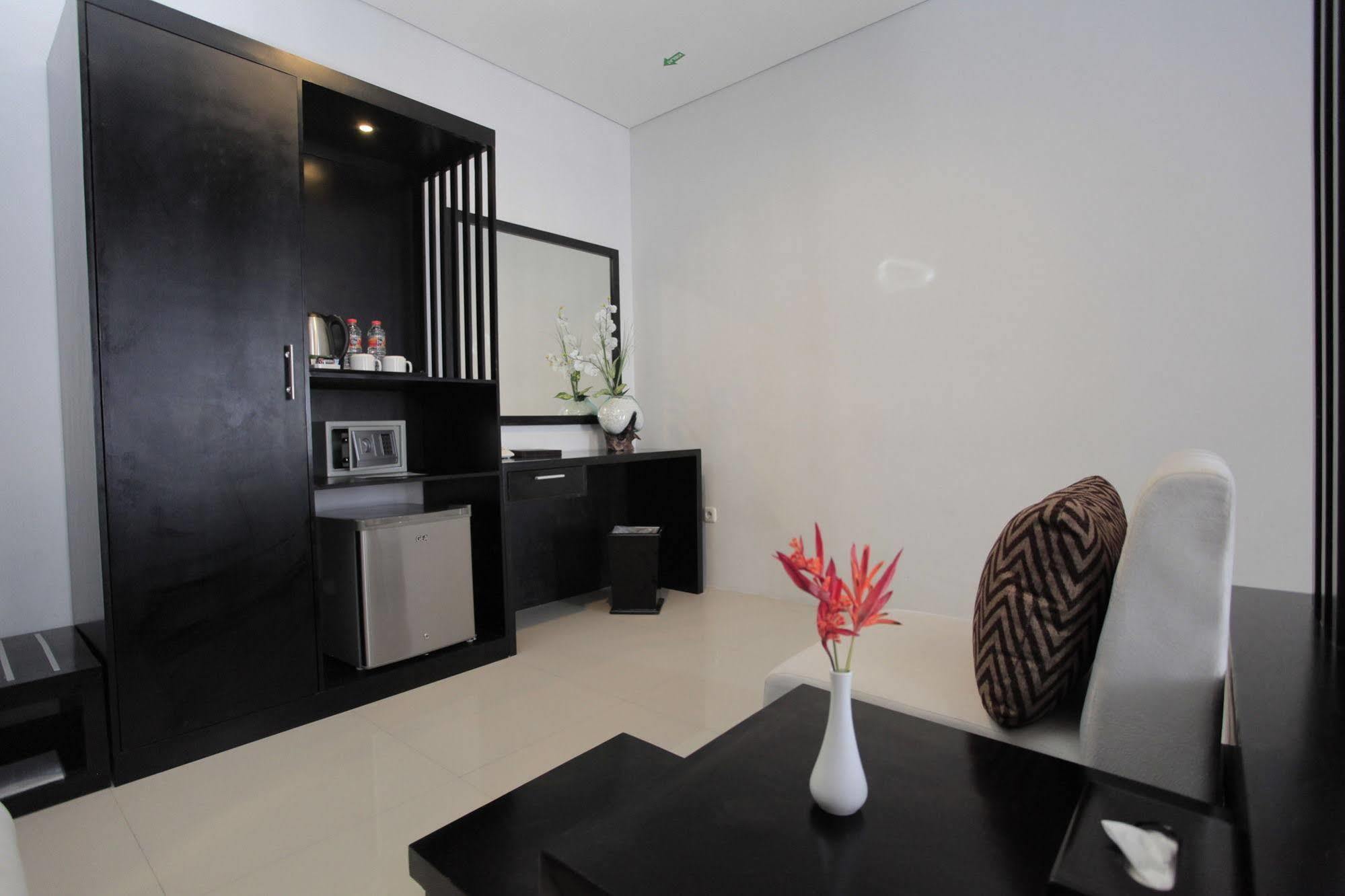 Prima Sr Hotel & Convention Yogyakarta Sleman  Exterior photo
