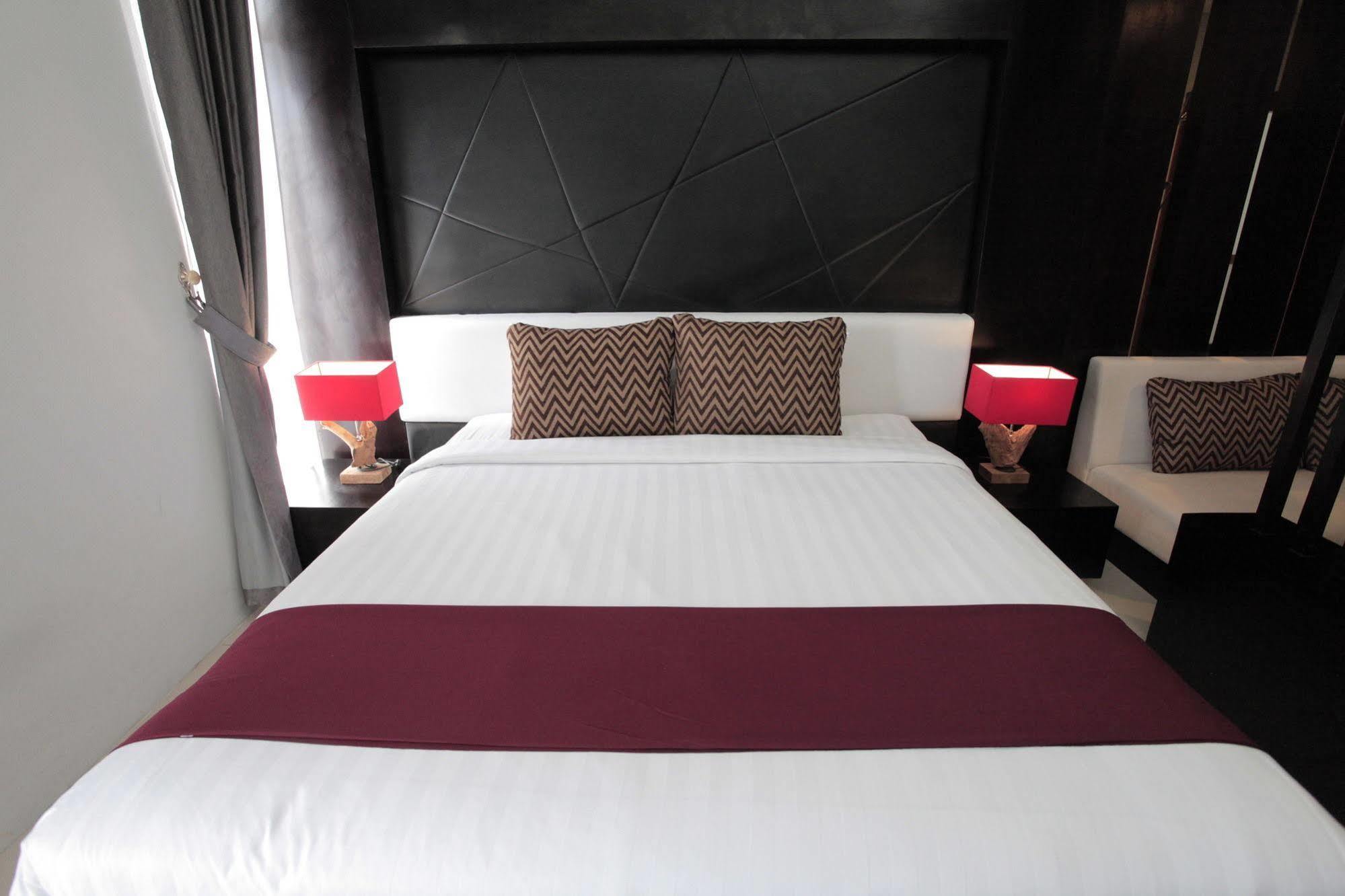 Prima Sr Hotel & Convention Yogyakarta Sleman  Exterior photo