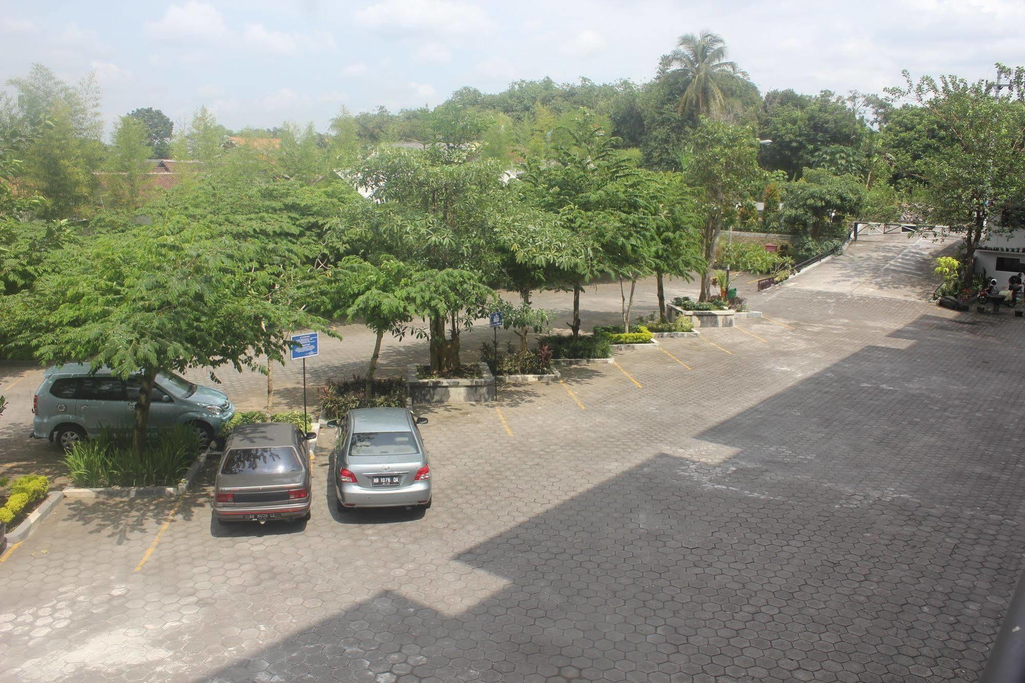 Prima Sr Hotel & Convention Yogyakarta Sleman  Exterior photo
