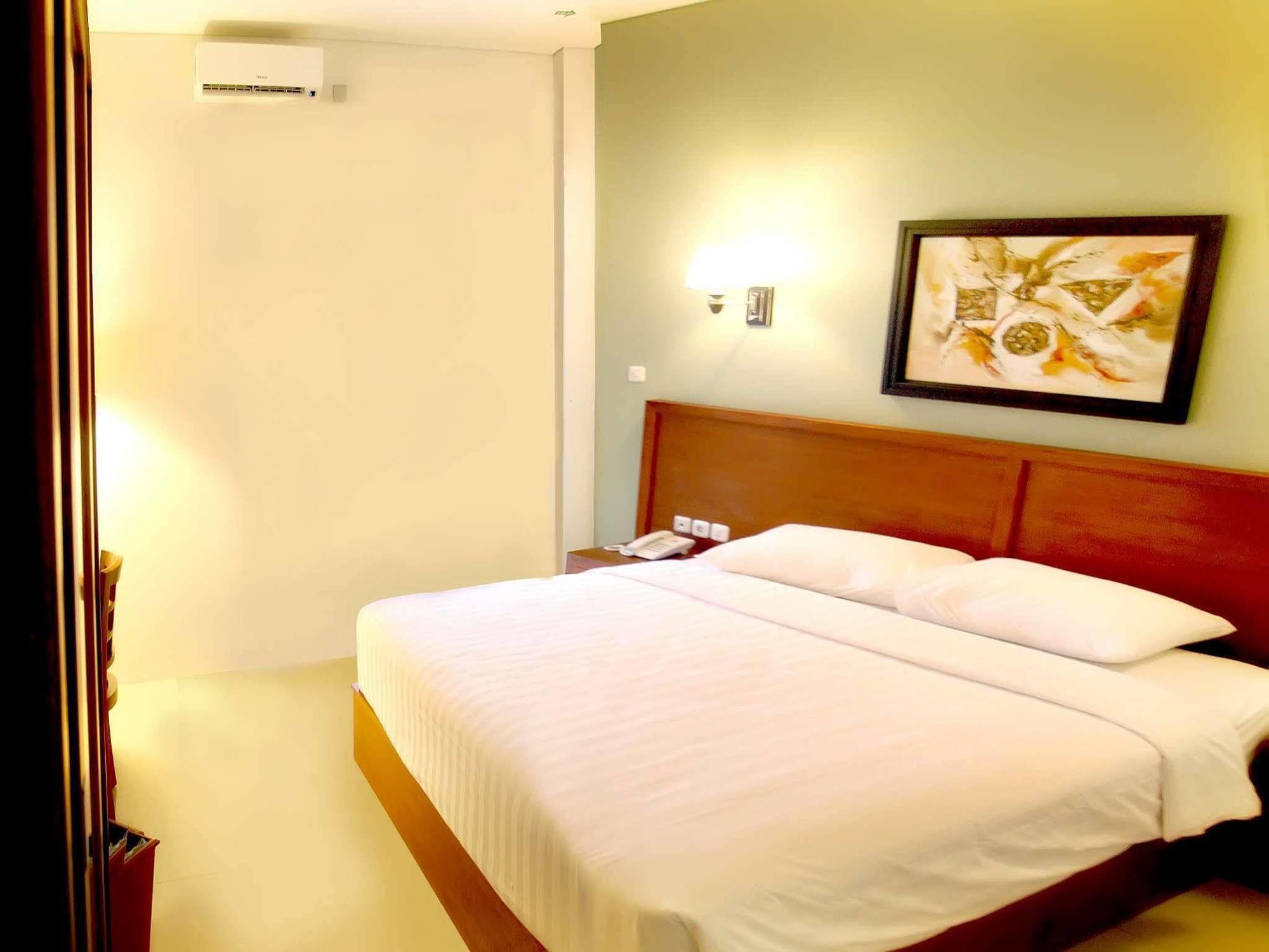 Prima Sr Hotel & Convention Yogyakarta Sleman  Exterior photo