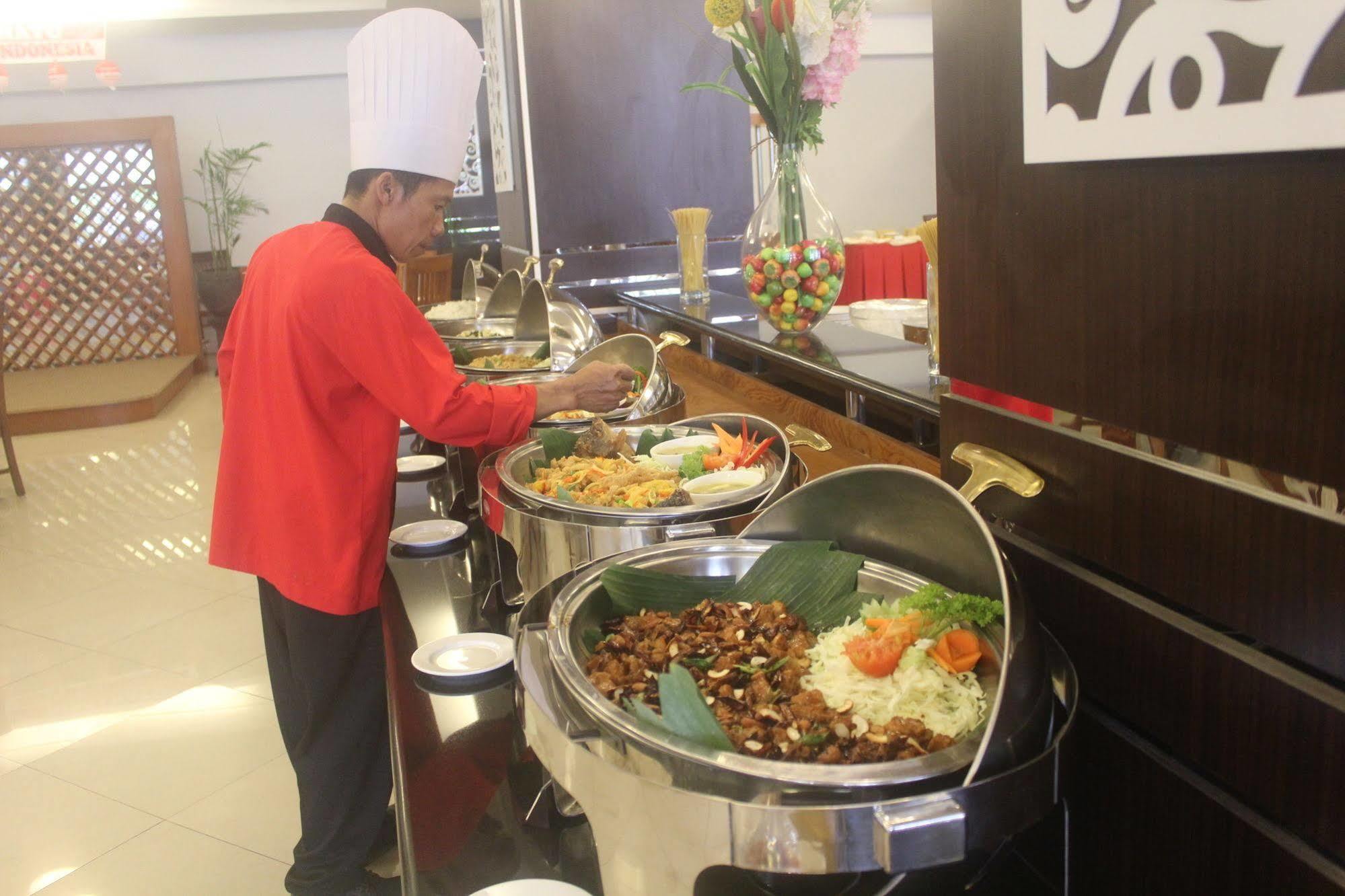 Prima Sr Hotel & Convention Yogyakarta Sleman  Exterior photo
